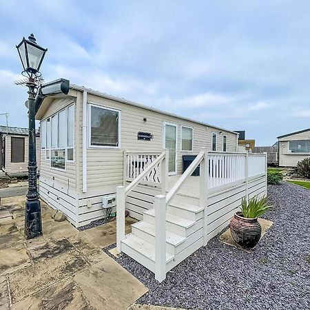 Lovely 6 Berth Caravan With Decking And Wifi In Kent, Ref 47017C Hotel Whitstable Exterior foto