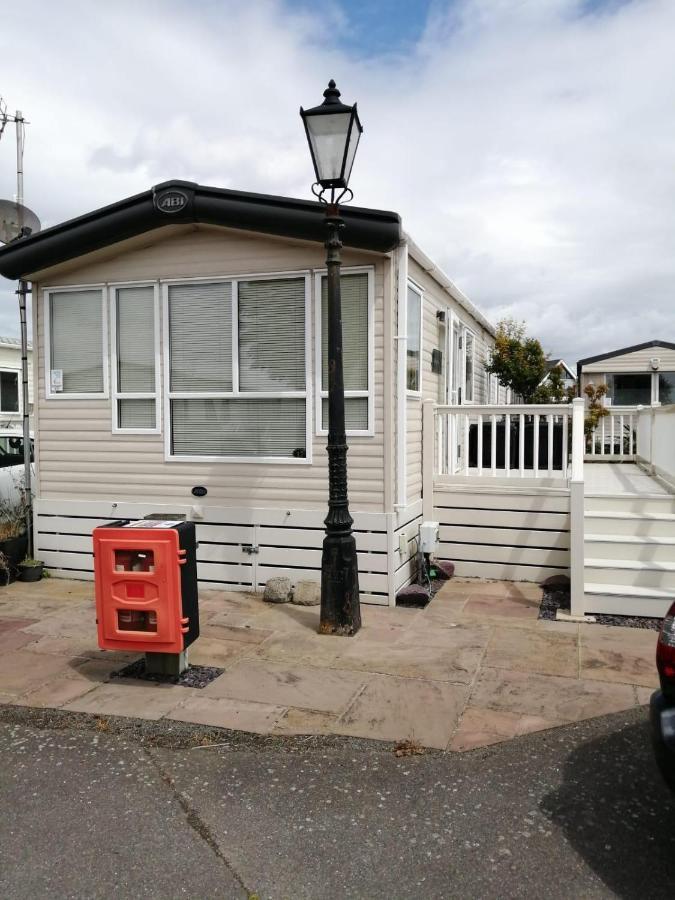Lovely 6 Berth Caravan With Decking And Wifi In Kent, Ref 47017C Hotel Whitstable Exterior foto