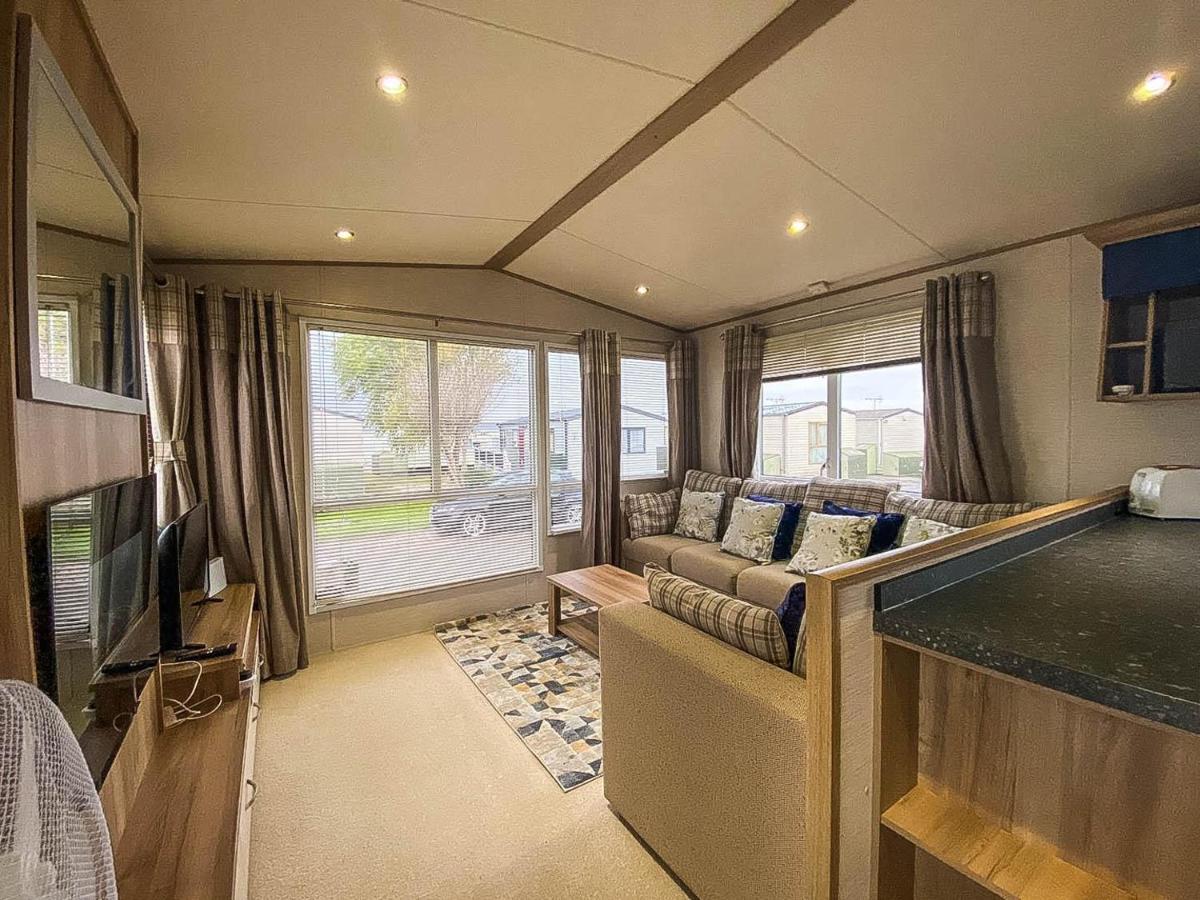 Lovely 6 Berth Caravan With Decking And Wifi In Kent, Ref 47017C Hotel Whitstable Exterior foto