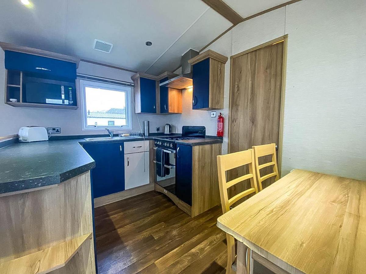 Lovely 6 Berth Caravan With Decking And Wifi In Kent, Ref 47017C Hotel Whitstable Exterior foto