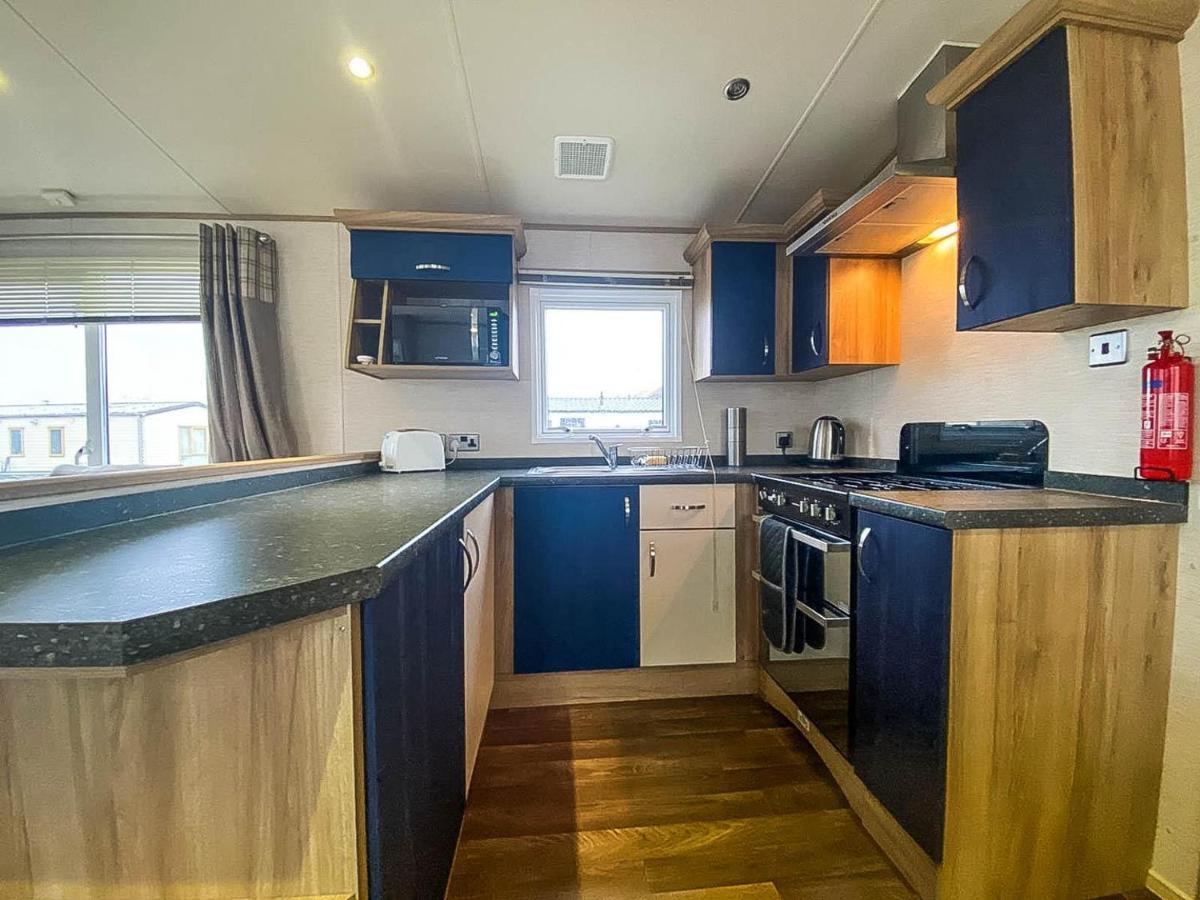 Lovely 6 Berth Caravan With Decking And Wifi In Kent, Ref 47017C Hotel Whitstable Exterior foto