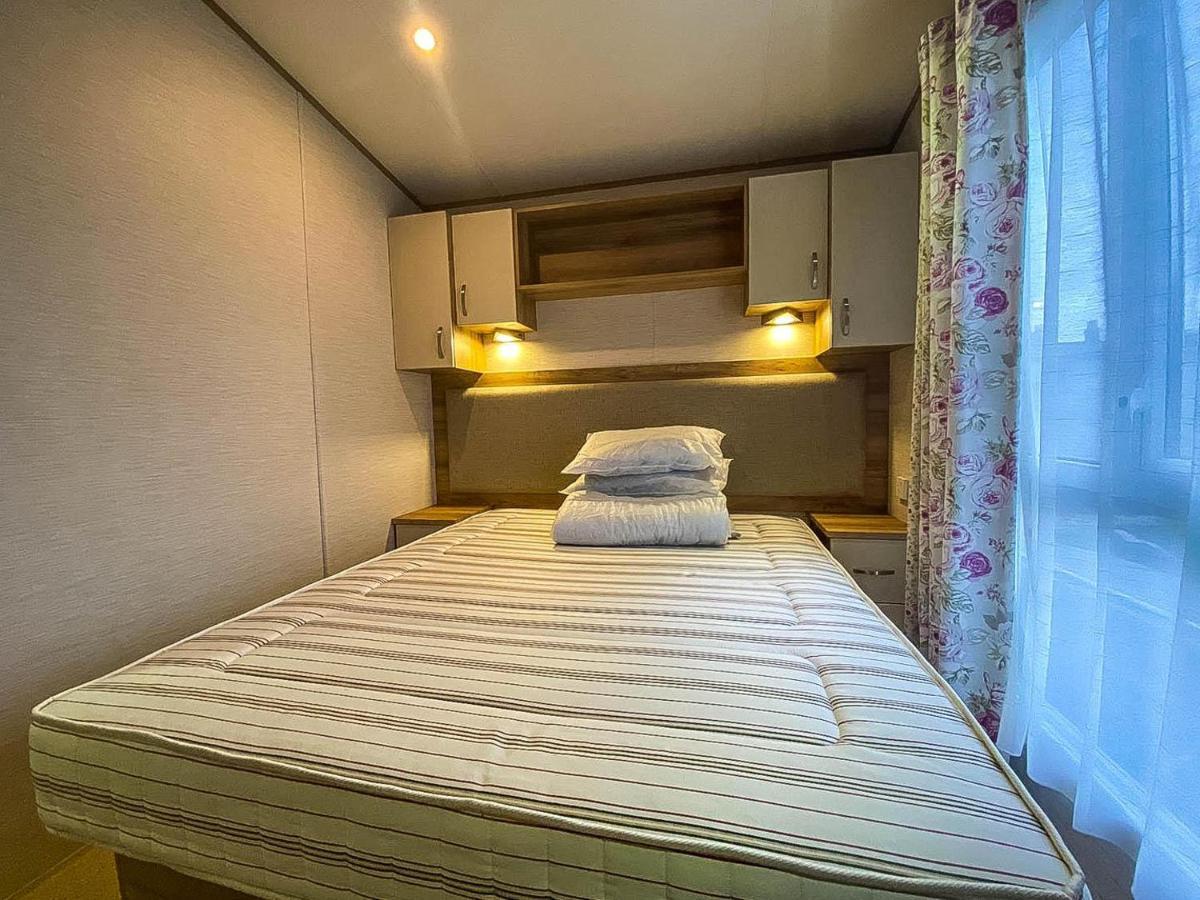 Lovely 6 Berth Caravan With Decking And Wifi In Kent, Ref 47017C Hotel Whitstable Exterior foto