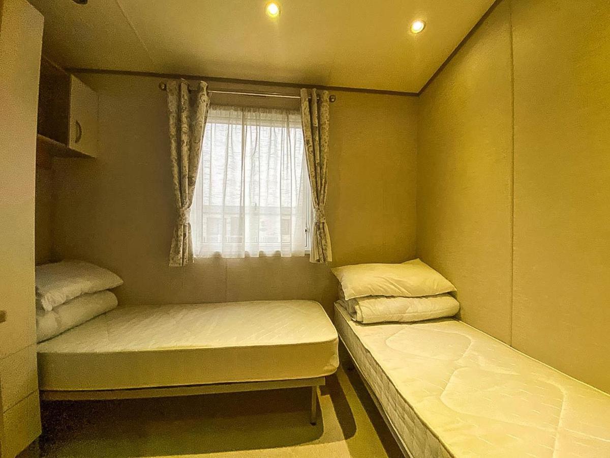 Lovely 6 Berth Caravan With Decking And Wifi In Kent, Ref 47017C Hotel Whitstable Exterior foto