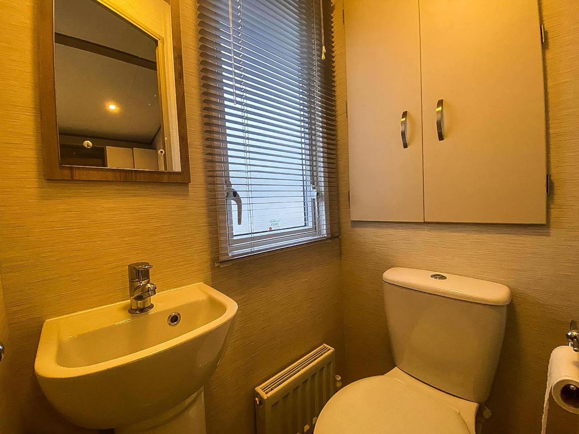 Lovely 6 Berth Caravan With Decking And Wifi In Kent, Ref 47017C Hotel Whitstable Exterior foto