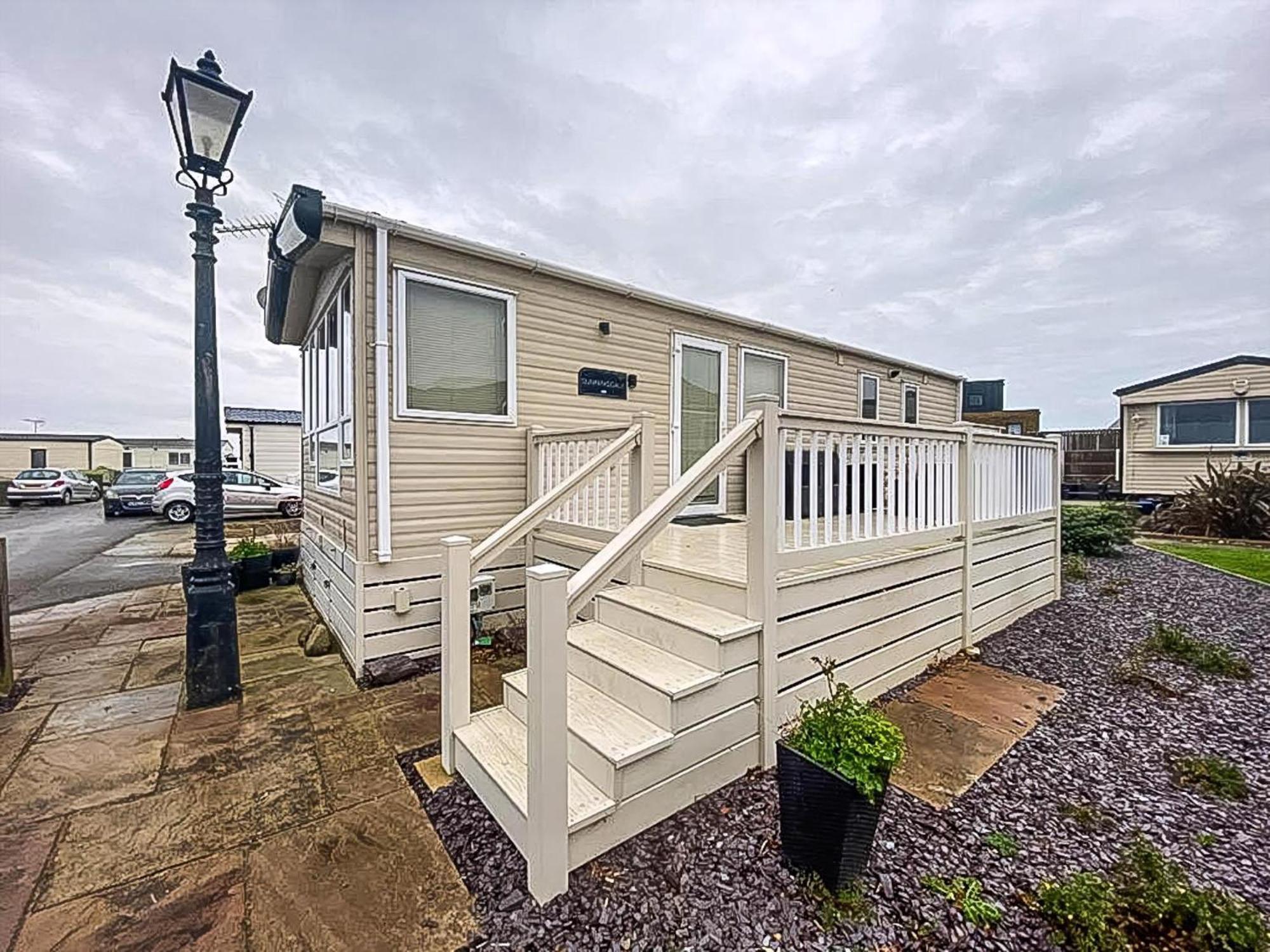 Lovely 6 Berth Caravan With Decking And Wifi In Kent, Ref 47017C Hotel Whitstable Exterior foto