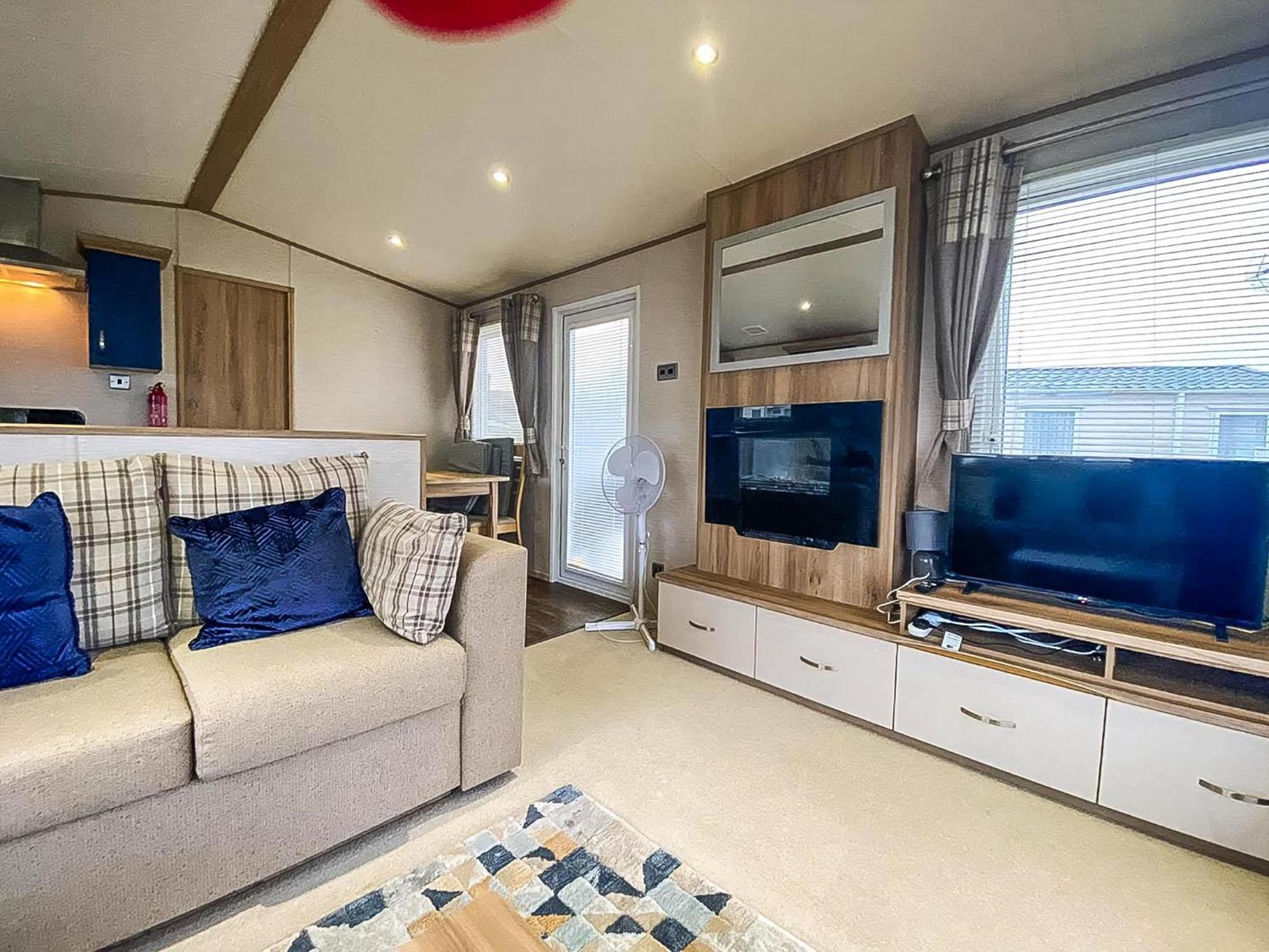 Lovely 6 Berth Caravan With Decking And Wifi In Kent, Ref 47017C Hotel Whitstable Exterior foto