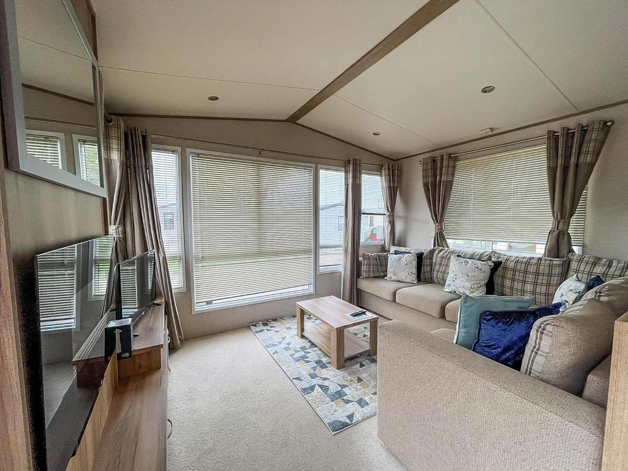 Lovely 6 Berth Caravan With Decking And Wifi In Kent, Ref 47017C Hotel Whitstable Exterior foto