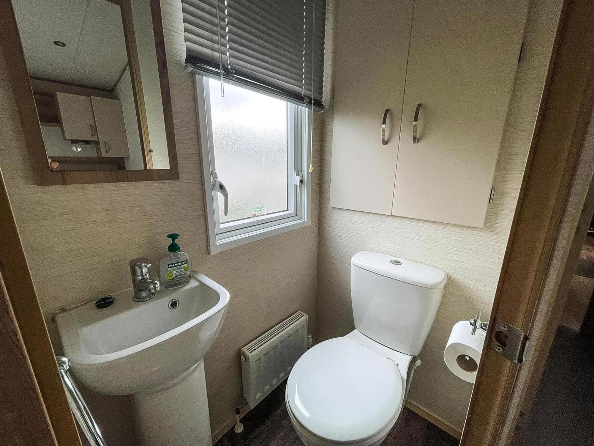 Lovely 6 Berth Caravan With Decking And Wifi In Kent, Ref 47017C Hotel Whitstable Exterior foto
